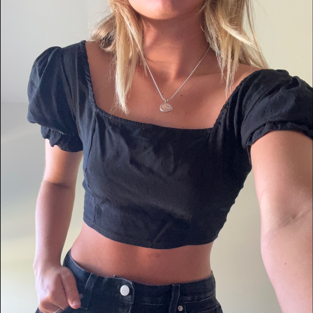 Urban outfitter black cropped shirt